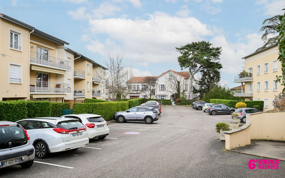 Appartement à GREZIEU-LA-VARENNE