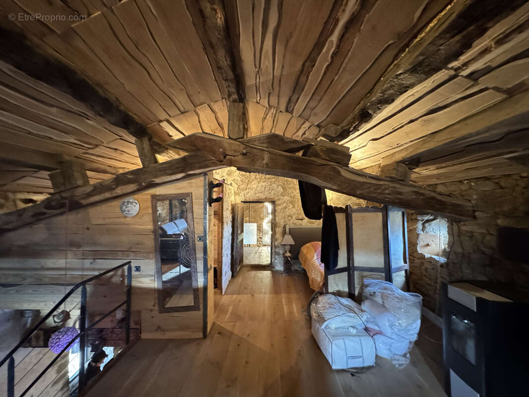 Belle ferme ardechoise avec dependances - photo 11