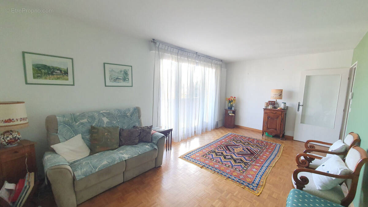 Appartement à L&#039;HAY-LES-ROSES