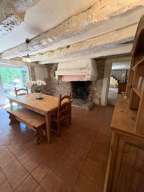 Maison Quercynoise de caractère en TBE sur 2024m2 de terrain boisé - photo 3