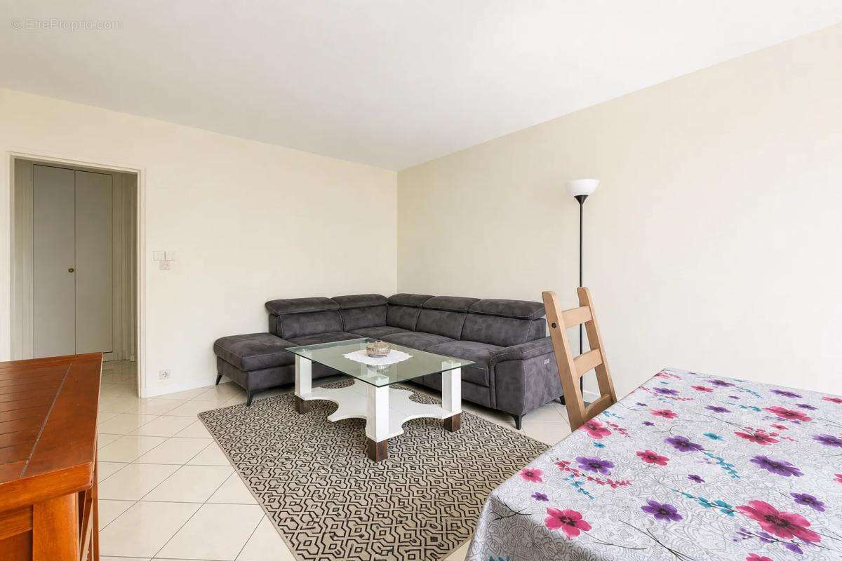 Appartement à LES CLAYES-SOUS-BOIS
