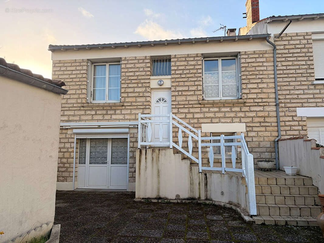 À vendre Maison de caractère 4 pièces de 106 m² avec jardin à Lagord Vendôme - photo 7