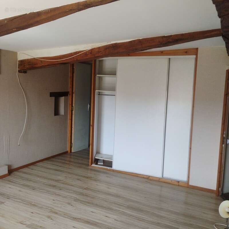 Coup de cœur : Charme, authenticité et potentiel  Maison mitoyenne 5 pièces SAINT PIERRE LE VIEUX (71) - photo 13