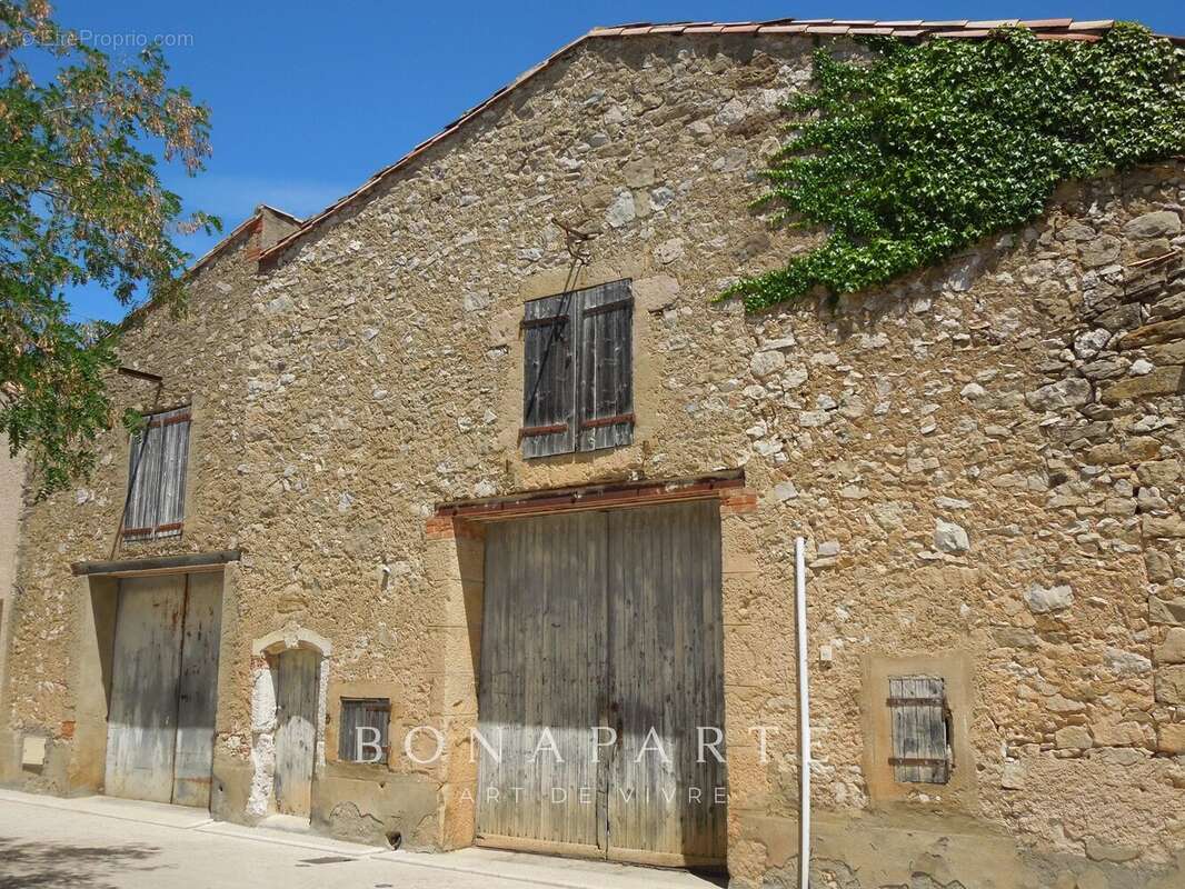 275 m² en pierre à réinventer – Ancienne cave vigneronne – Proche Saint-Chinian - photo 2
