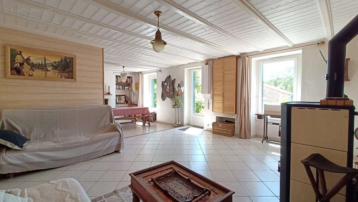 Maison avec dépendances chiré en montreuil - photo 4