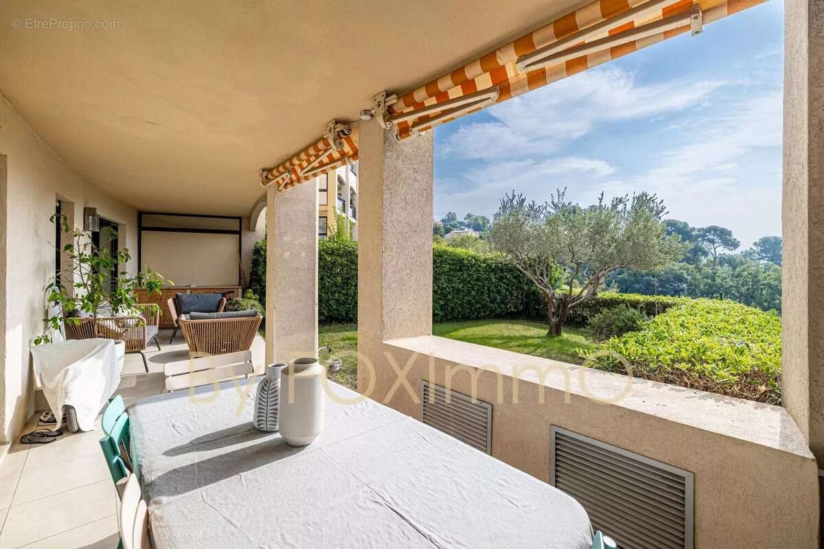 Appartement à MOUGINS