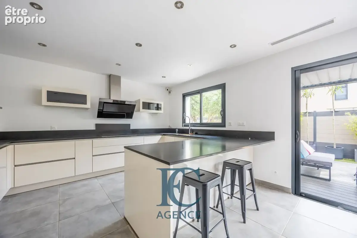 Maison contemporaine de 129 m2 à proximité de la plage de la Coudoulière - photo 4