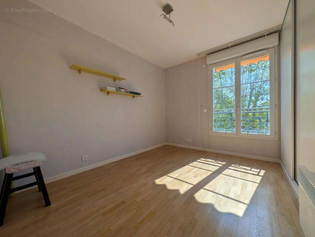 Appartement à LES CLAYES-SOUS-BOIS