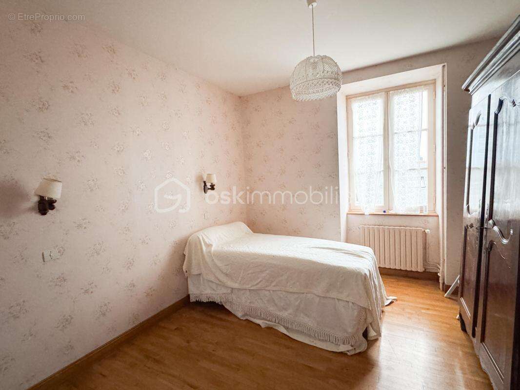 Maison à SAINT-PIERRE-LA-COUR