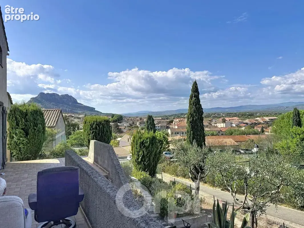 Maison individuelle à fort potentiel sur la commune de Roquebrune Sur Argens dans le Var  – Volume, jardin & projet à façonner ! - photo 12
