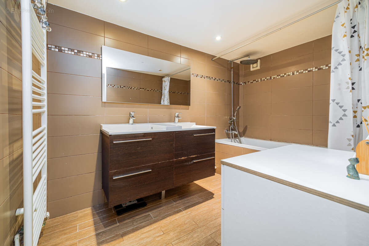 Appartement à PARIS-14E