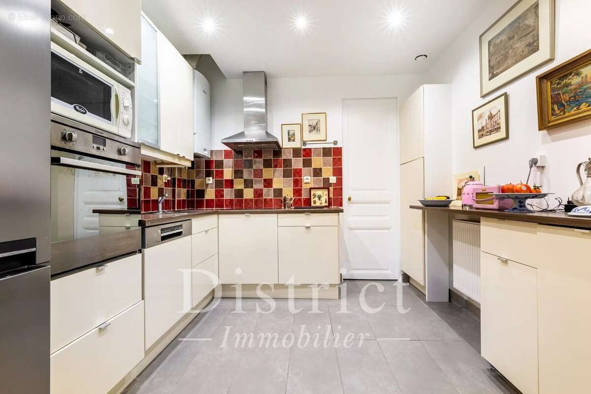 Appartement à PARIS-8E