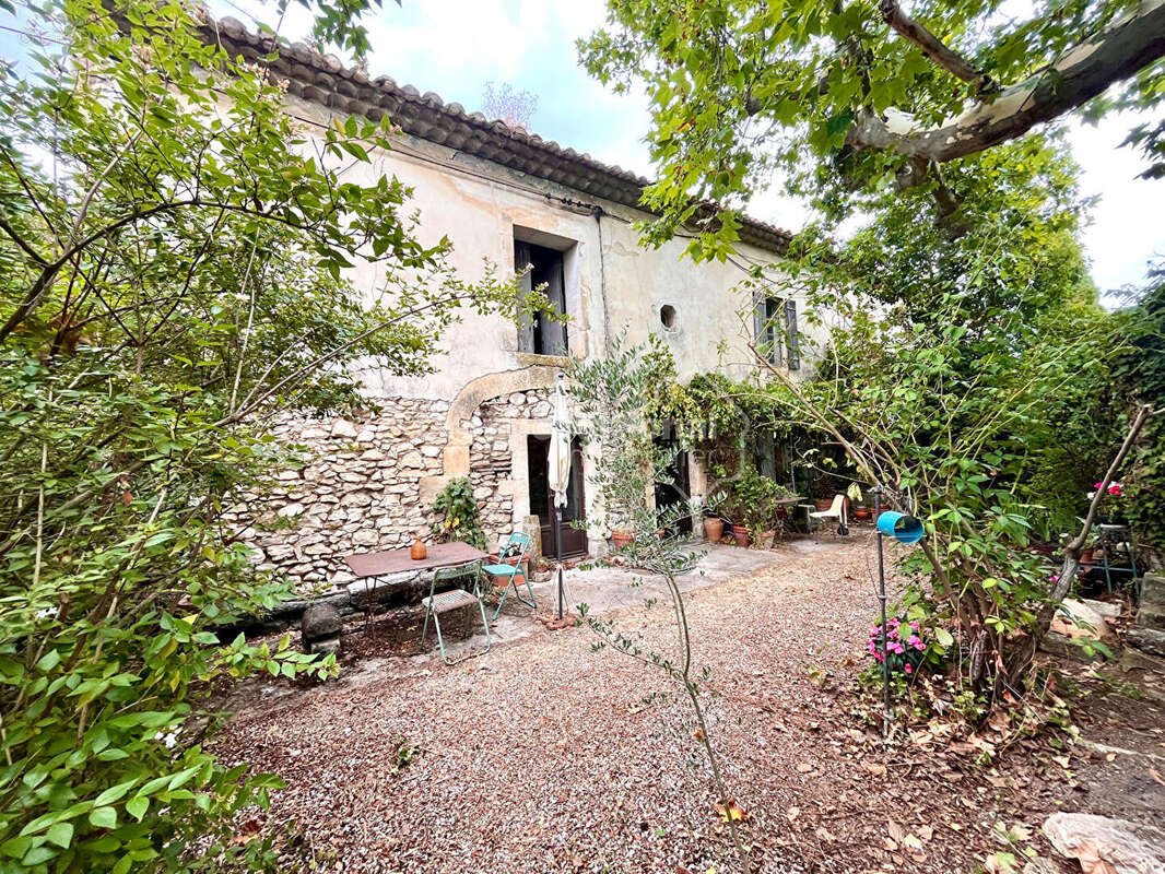 Quartier recherché, mas à rénover+ grange sur 1900 m² de terrain - photo 7