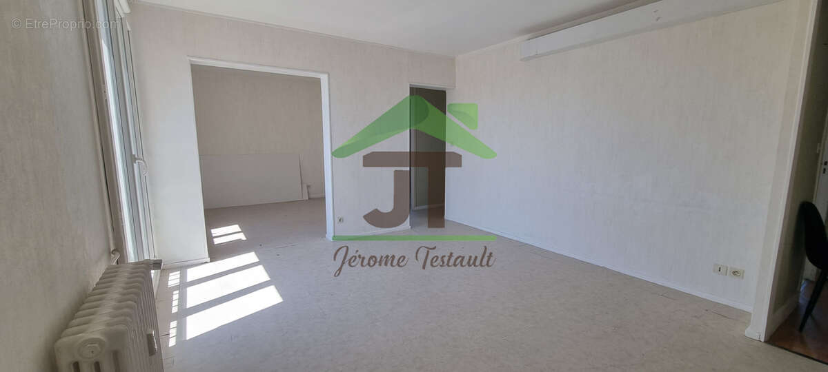 À vendre à Châteaudun (28) : appartement avec 2 chambres - photo 2