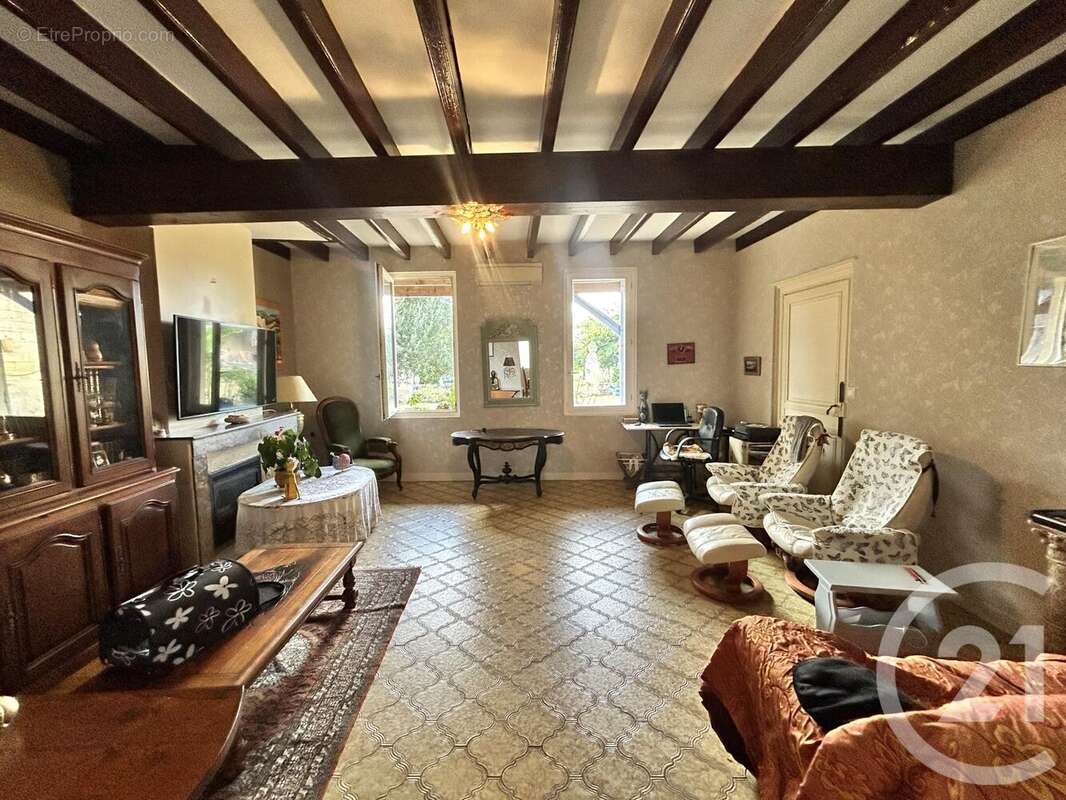 Maison à SAINT-MEDARD-DE-GUIZIERES