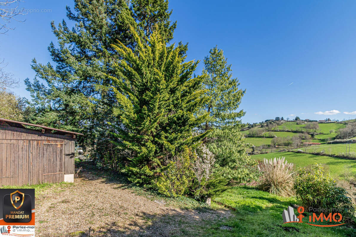 Terrain à PONTCHARRA-SUR-TURDINE