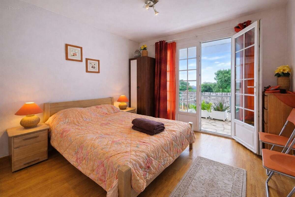 Maison à TALMONT-SUR-GIRONDE