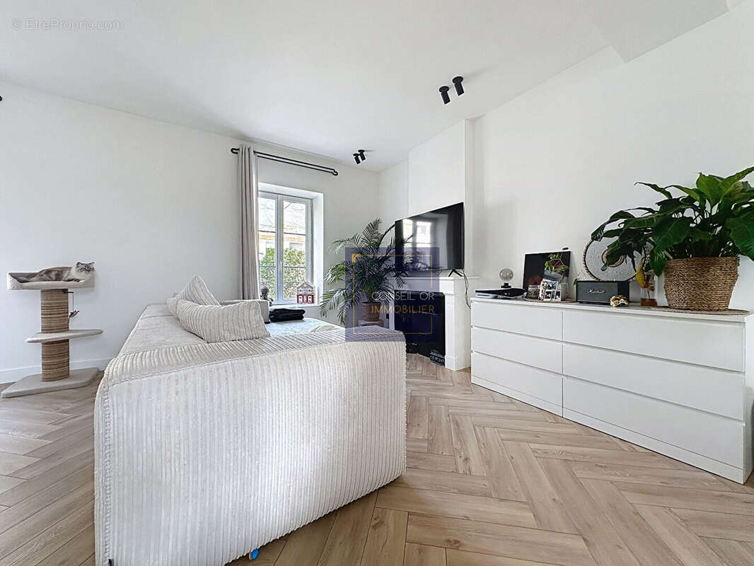 Appartement à SAINT-GENIS-LAVAL