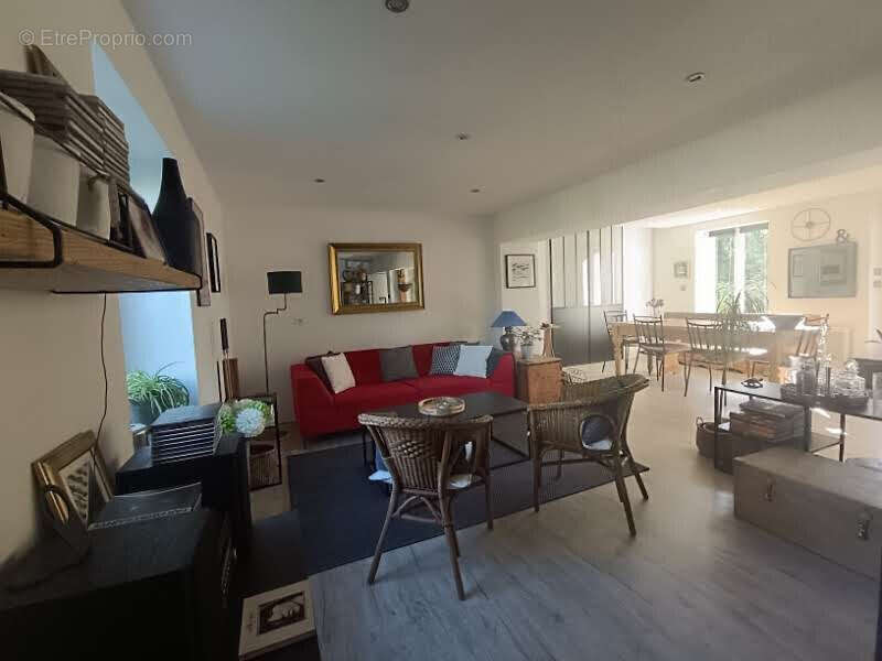 Maison 83 m² à Saint-Martin-De-Laye  - photo 4