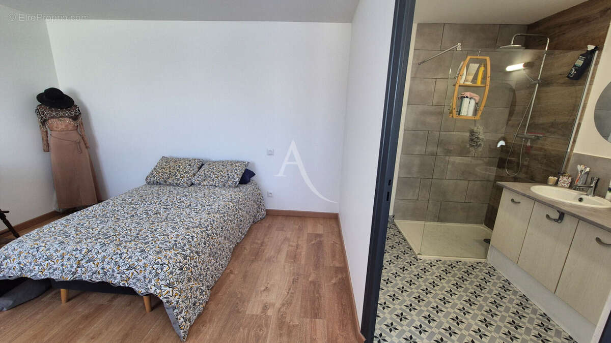 Maison en pierre rénovée de 137m2 - photo 7
