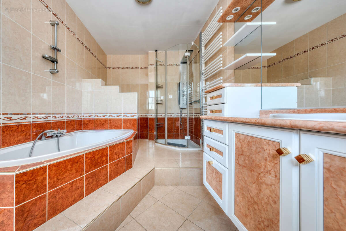 Maison familiale 10 pieces - 6 chambres - sous sol total - terrain de 1800m2 - photo 18