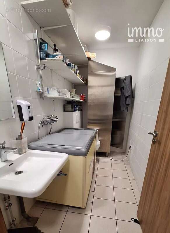 Commerce à SAINT-ANDRE-DE-CRUZIERES