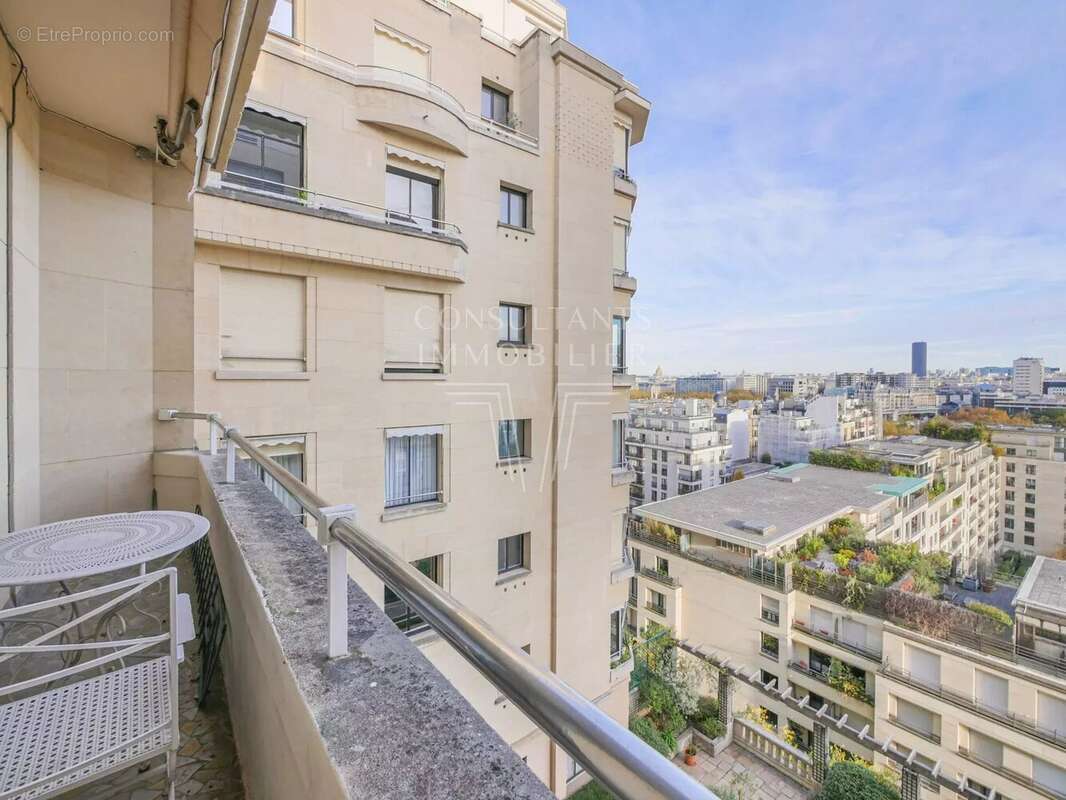 Appartement à PARIS-16E