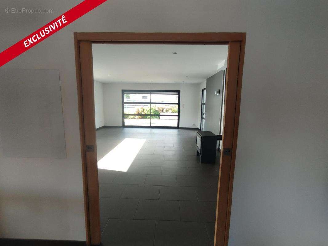 Maison à LA TRINITE-SURZUR