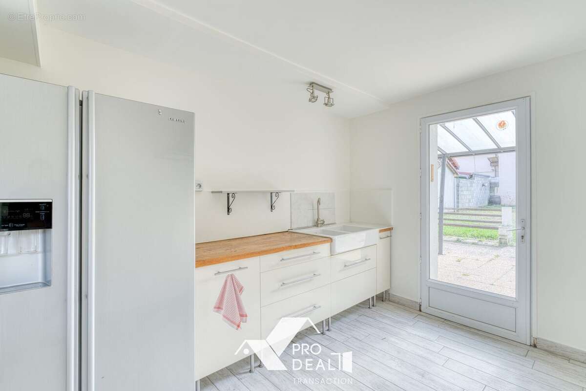 Maison 103 m² à Bron  - photo 7