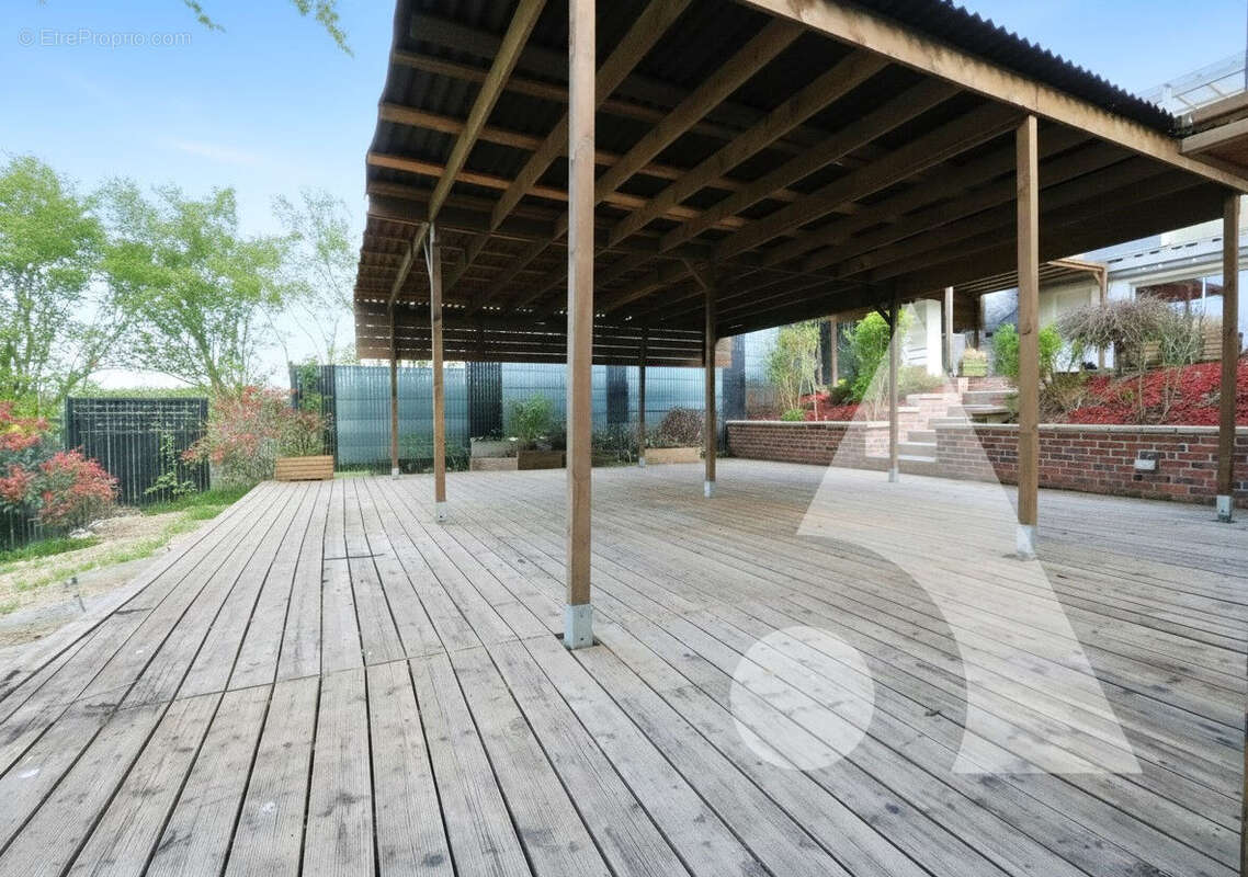 Maison à LONGUEIL-SAINTE-MARIE