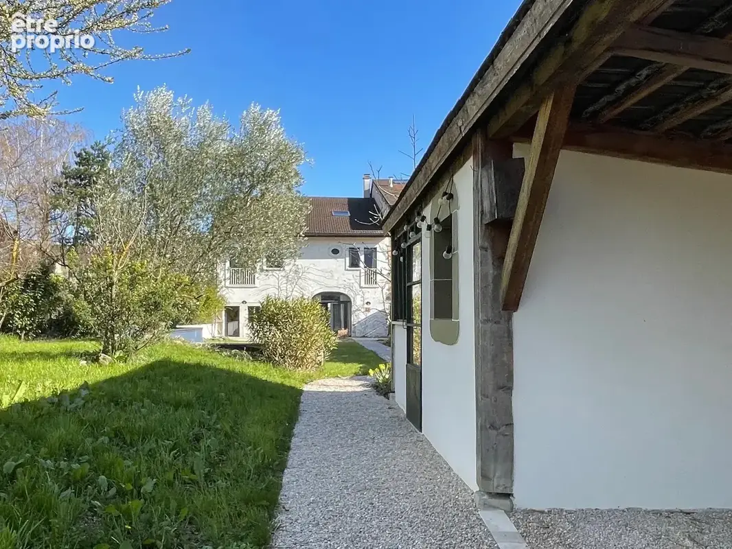 Maison de charme de plus de 320 m2 -  5 chambres, piscine et commodités - photo 24