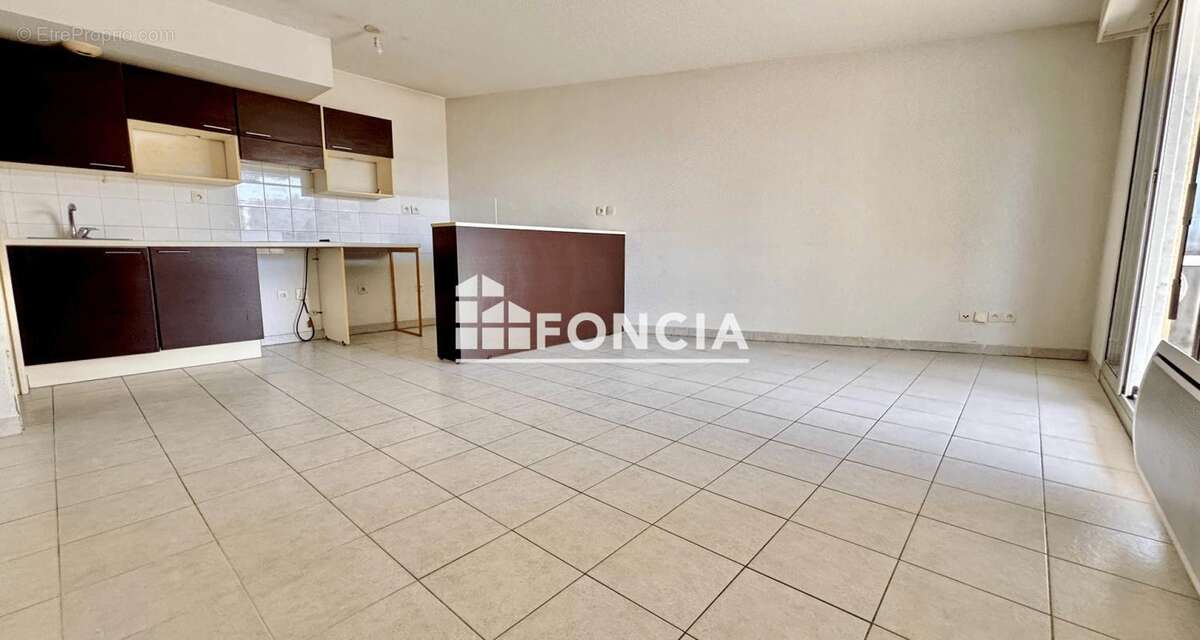 Appartement à SAINT-LAURENT-DU-VAR