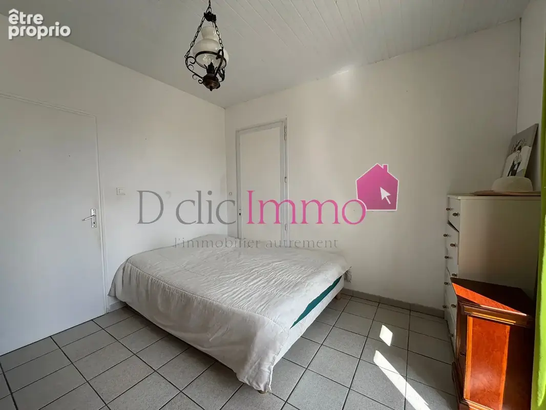 COMMEQUIERS - centre ville - Maison composée de deux logements - photo 8