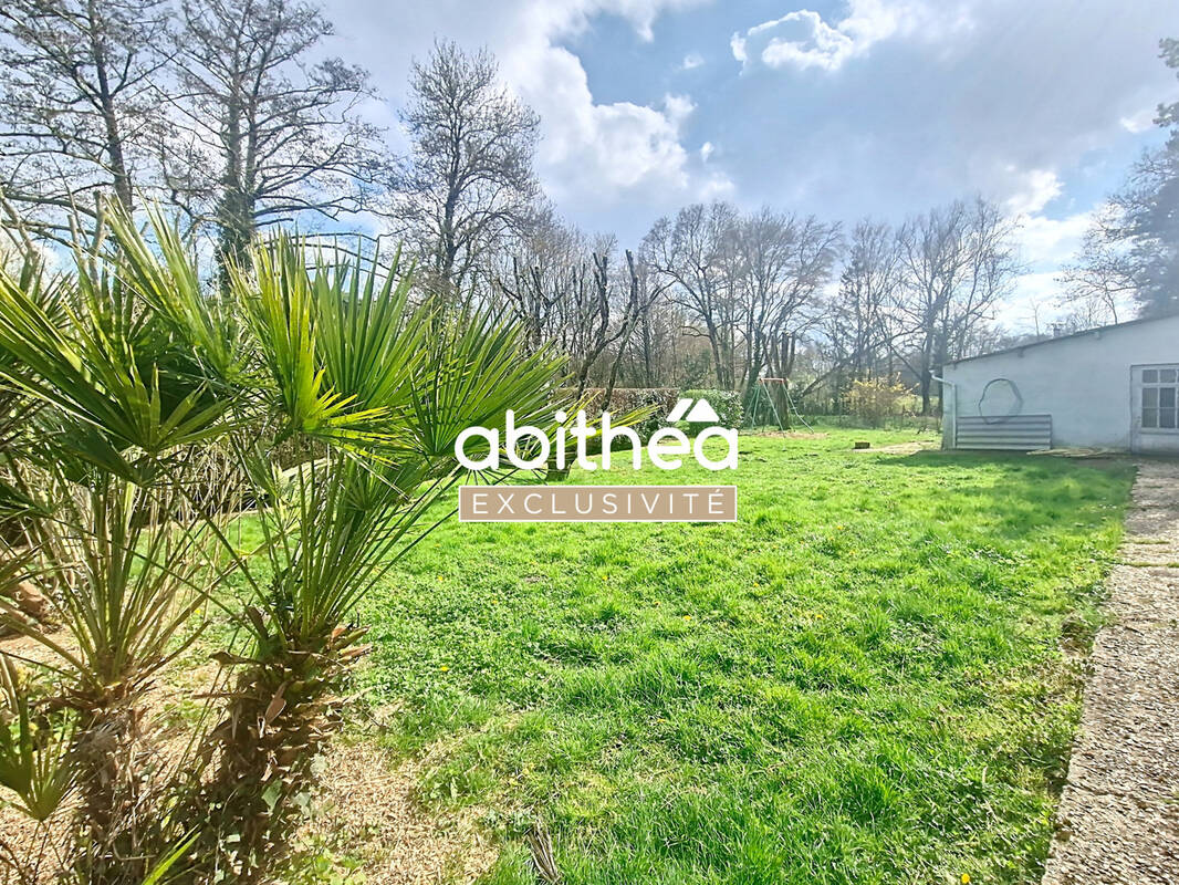 Maison à NIEUL-LE-VIROUIL