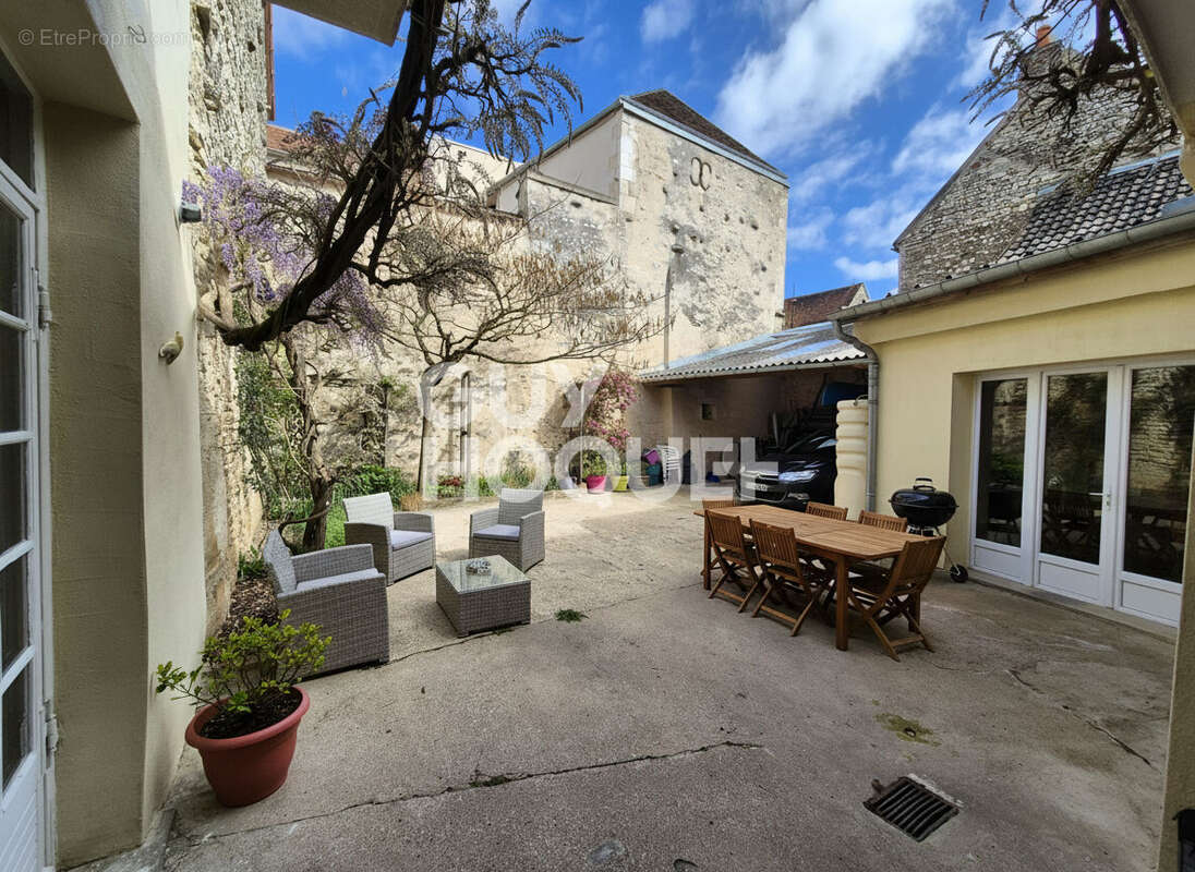 Maison à MALIGNY