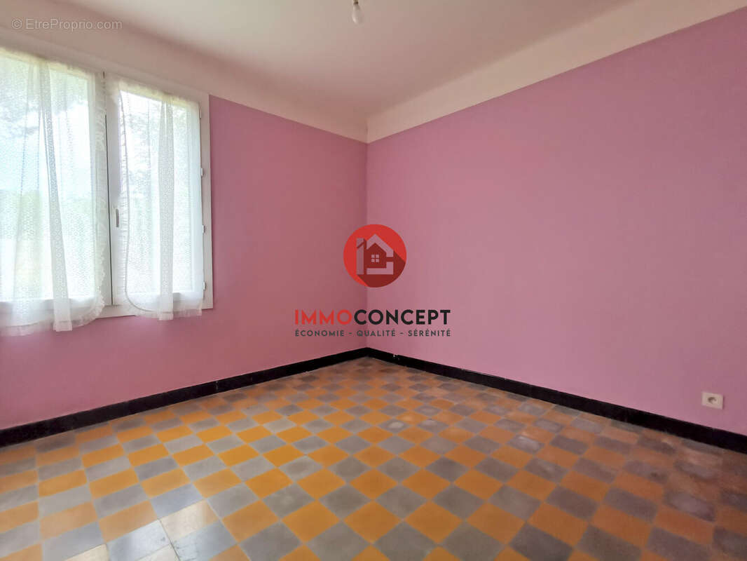 Maison à LAUDUN-L&#039;ARDOISE