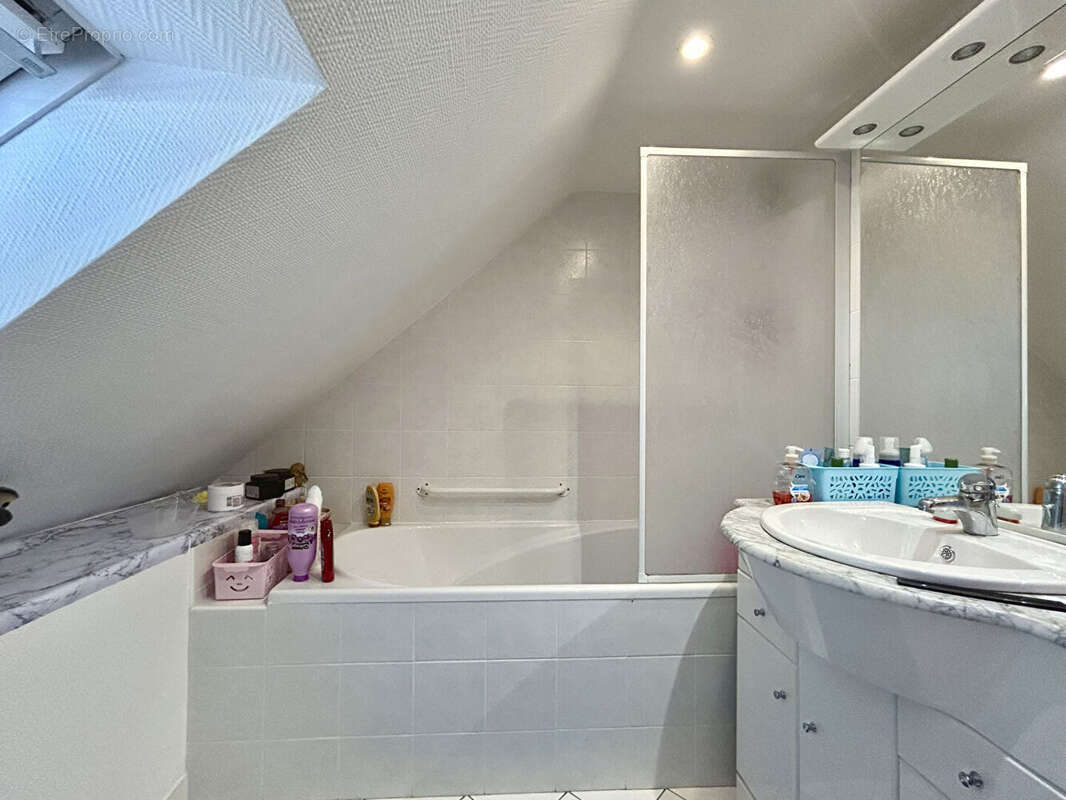 Longère LA FEUILLEE 6 pièce(s) 118 m² - photo 13
