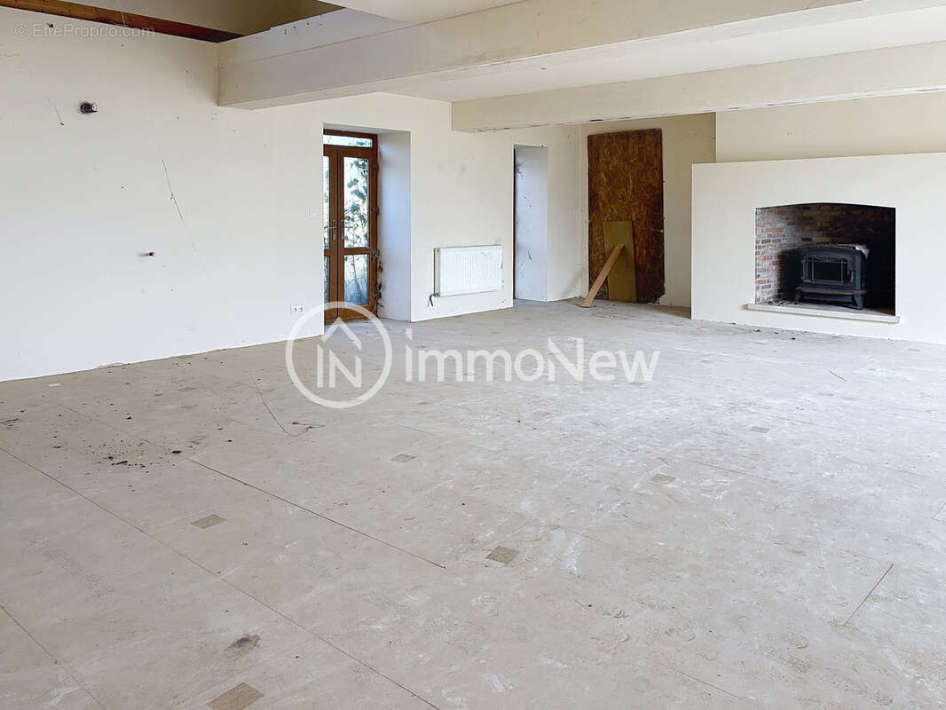 Belle maison a renover avec gite 370 m2 sur terrain de 1 hectare sans voisins - photo 12