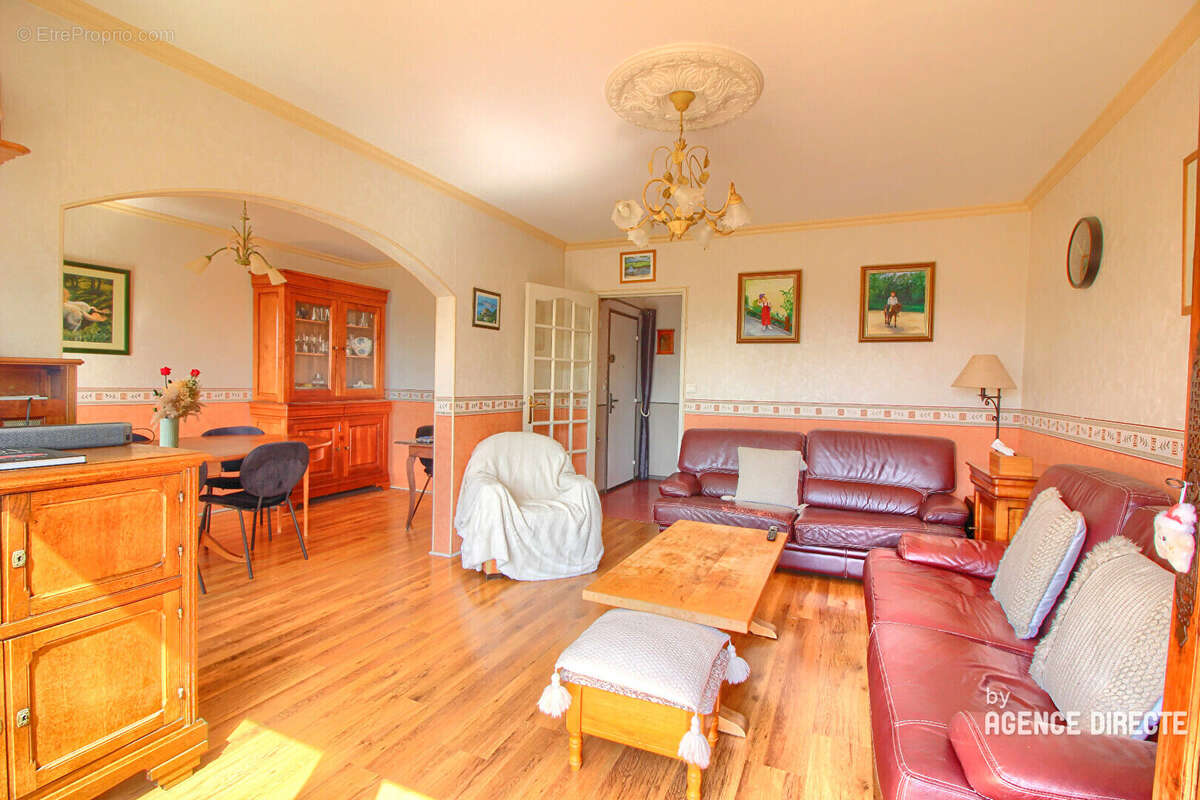 Appartement Rennes T6 - 102 m2 - Dernier étage avec balcon - cave et place de parking ! - photo 2
