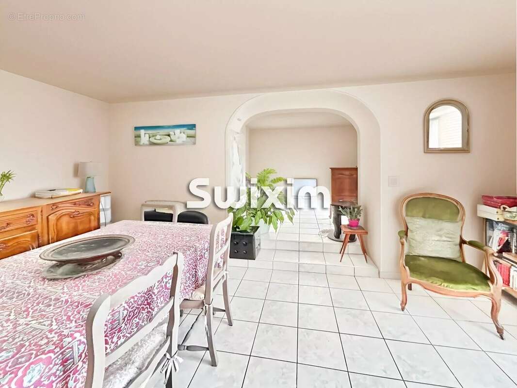 Maison à SUZE-LA-ROUSSE