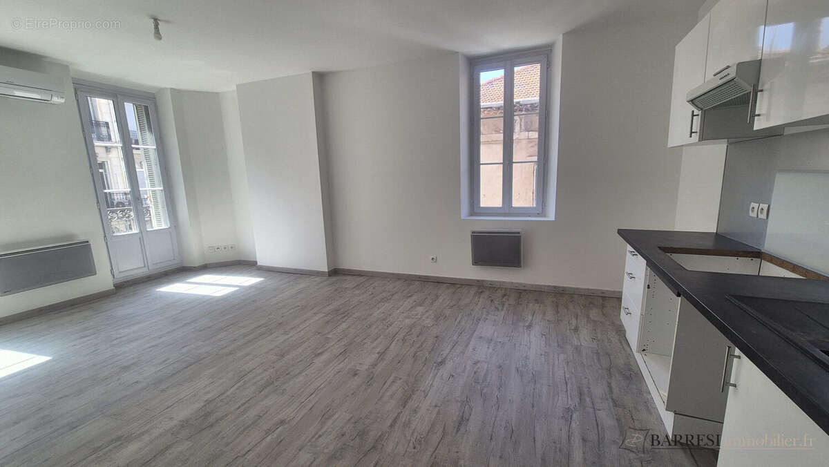 séjour / cuisine  - Appartement à TOULON