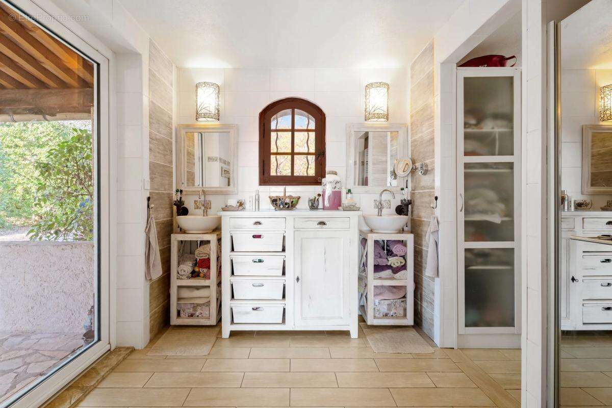 Maison à TOURRETTES-SUR-LOUP