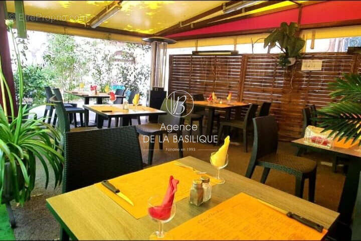 Commerce à SAINT-MAXIMIN-LA-SAINTE-BAUME