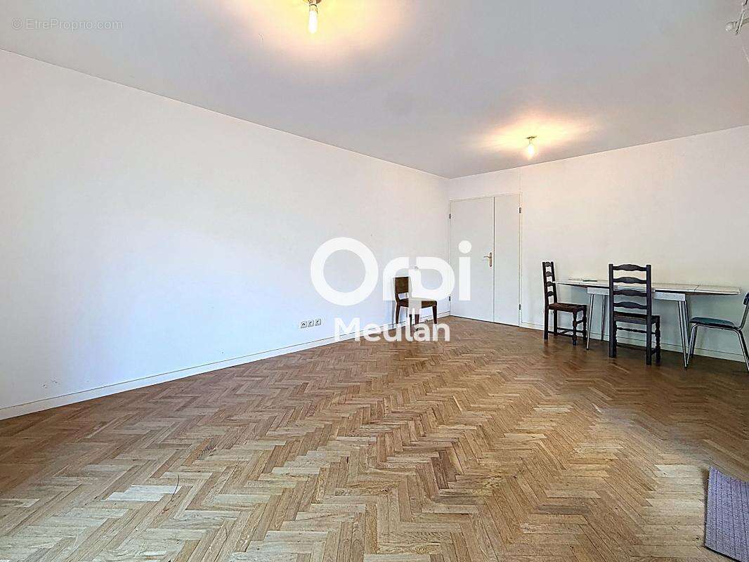 Appartement à HARDRICOURT