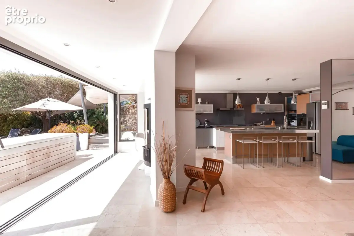 Sanary-sur -mer  / quartier beaucours - villa de 170 m2 avec piscine - photo 4