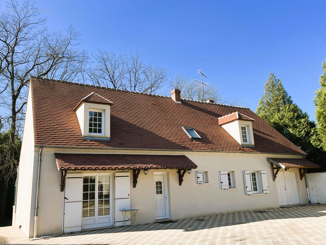 Maison à FLEURINES