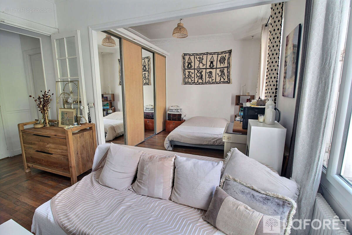 Appartement à LA GARENNE-COLOMBES