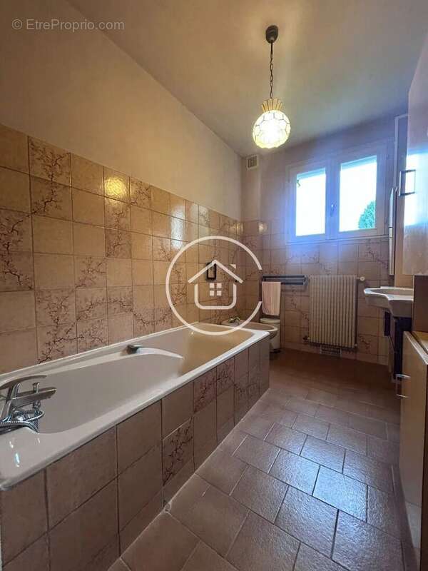 Maison à VILLEBAROU