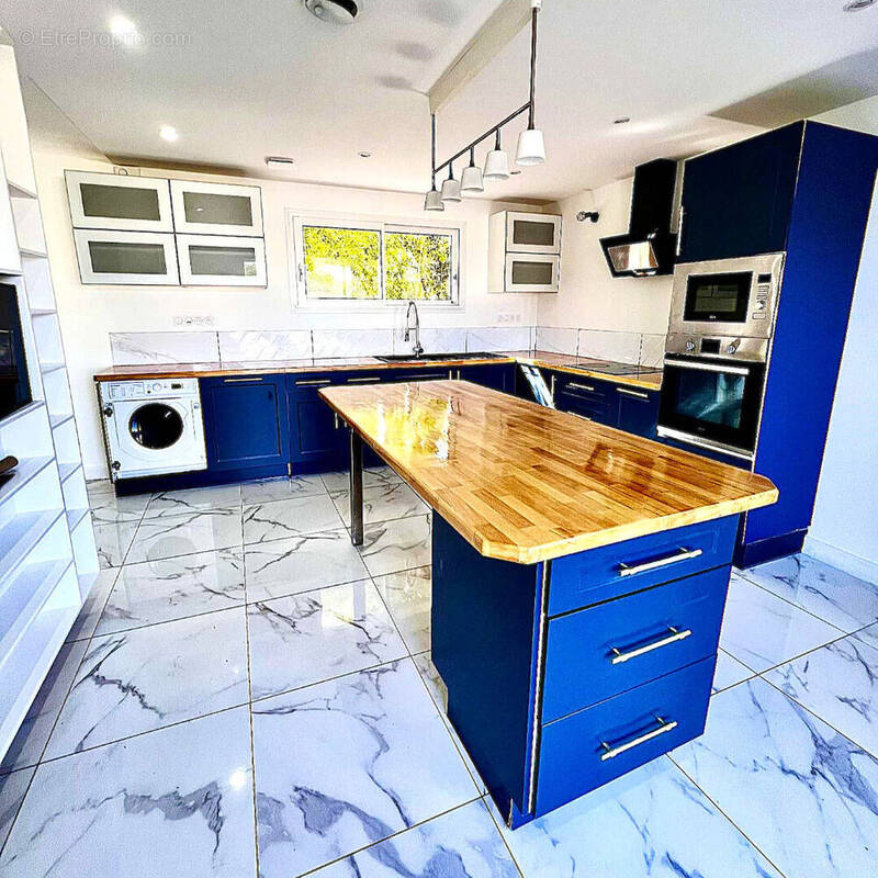 Maison à AMBARES-ET-LAGRAVE