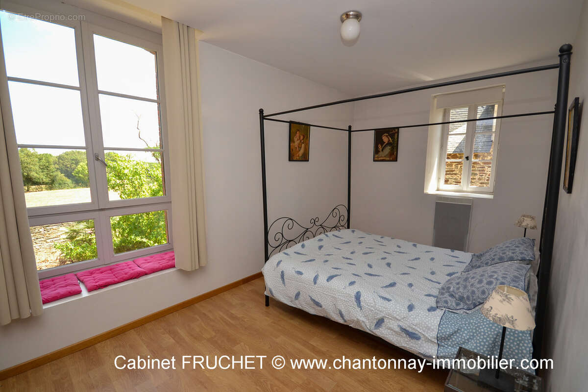 Maison à LES HERBIERS